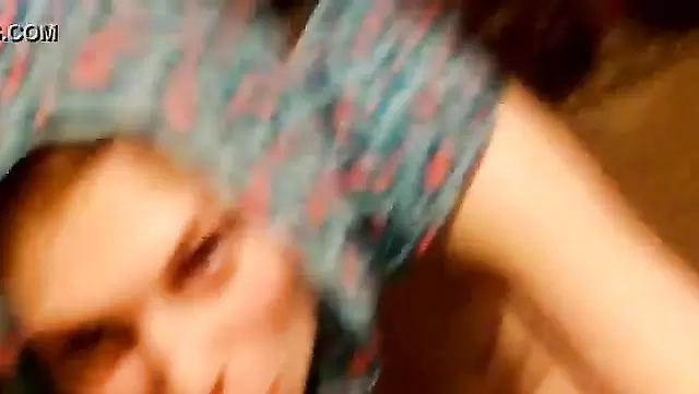 Turkish babe gives a nice blowjob to a guy